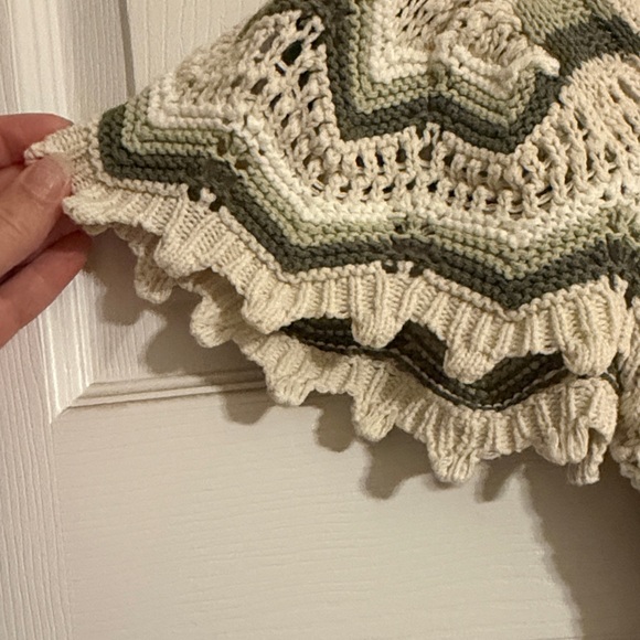 Blu Pepper Cream and Olive Chevron Crochet Crop Top - Picture 5 of 9